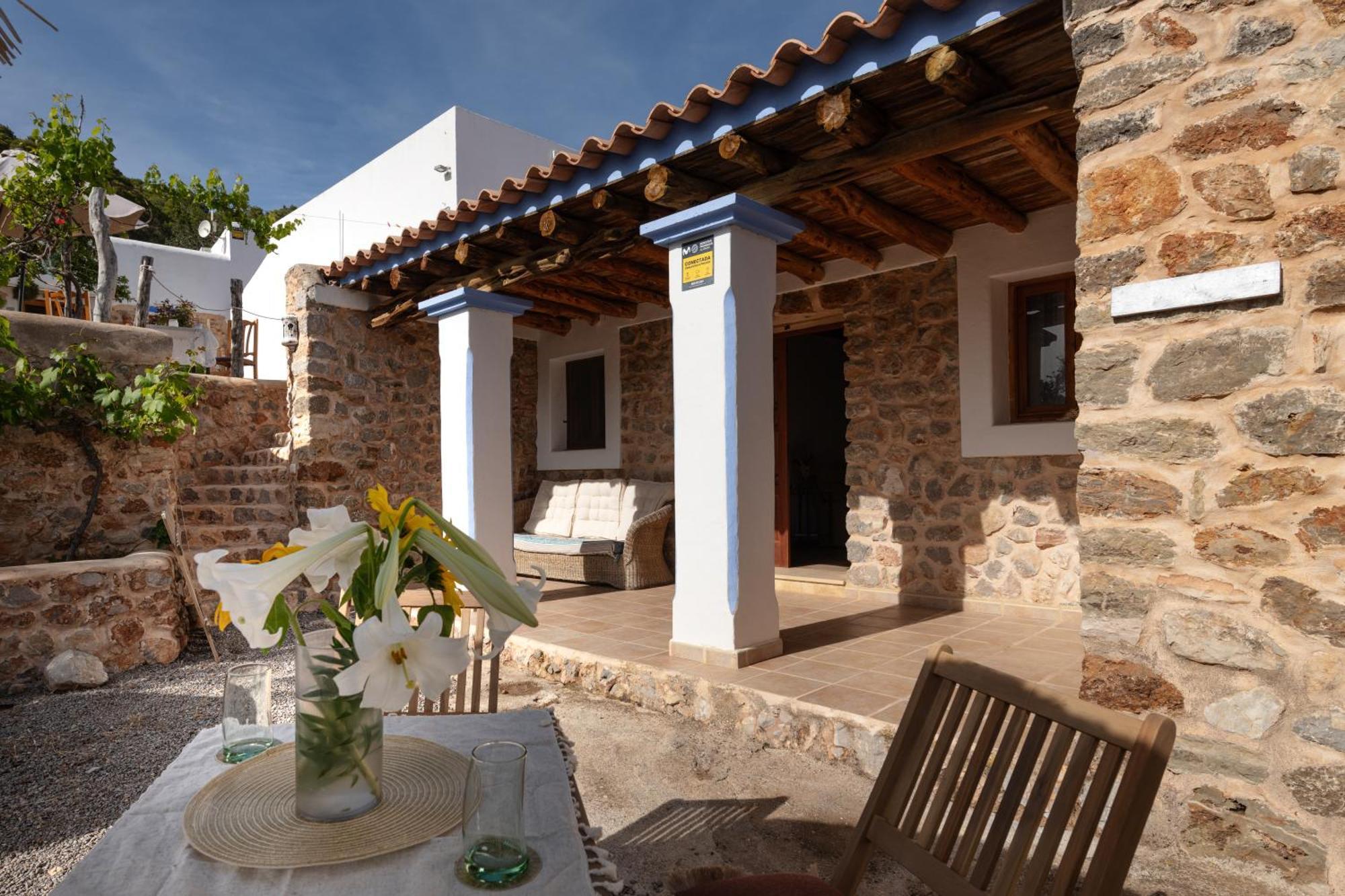 Agroturismo Rural Can Prats Apartment Sant Carles de Peralta Exterior photo